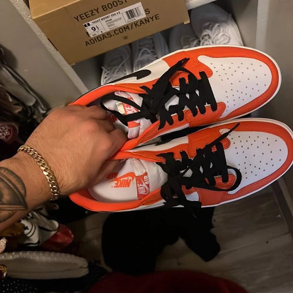 Jordan 1 low OG STARFISH COLORWAY - Picture 3 of 4
